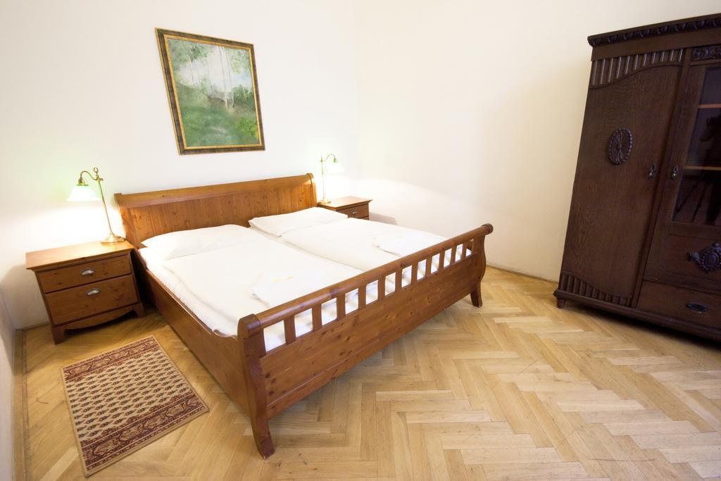 Hotel U Zlateho Jelena Praga Camera foto